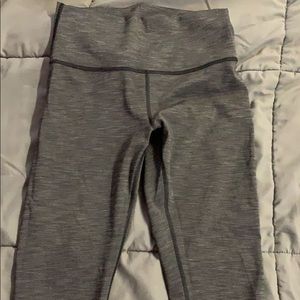 grey Lululemon wunder under leggings